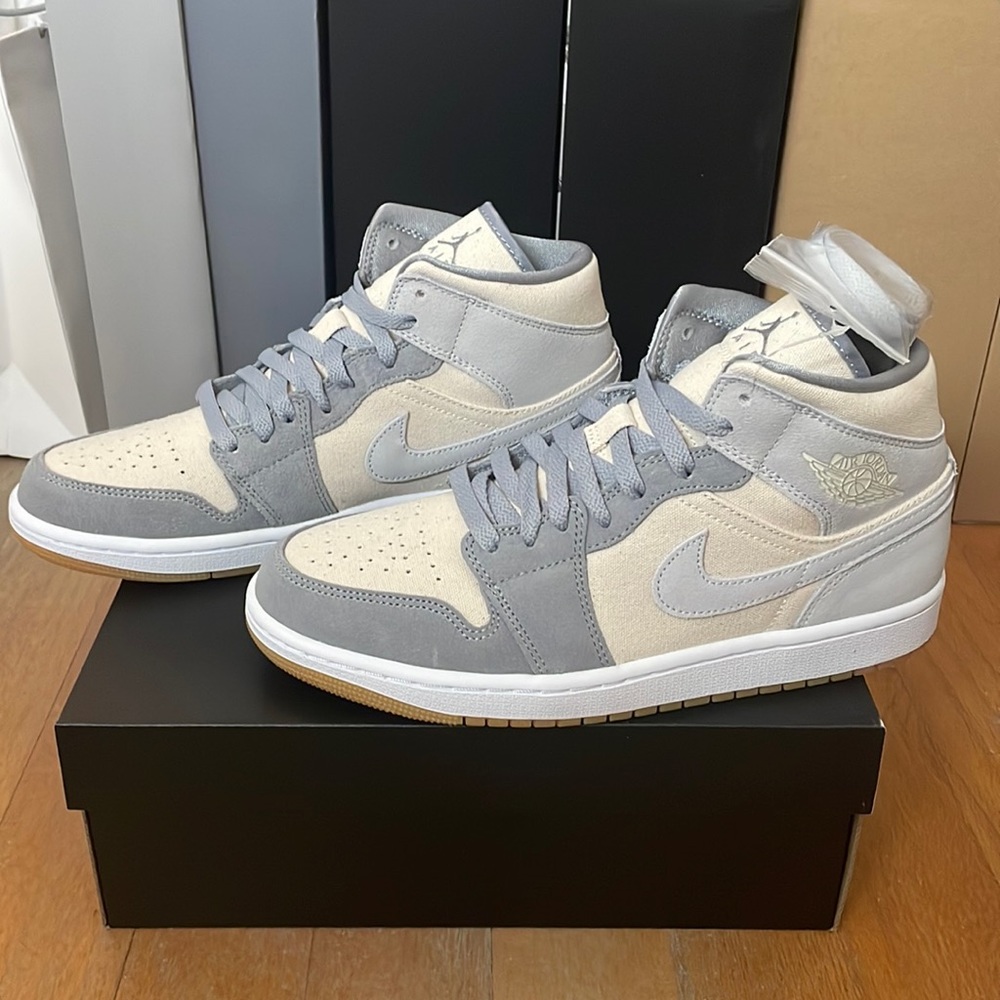 Air Jordan 1 Mid Coconut Milk New Sz 9